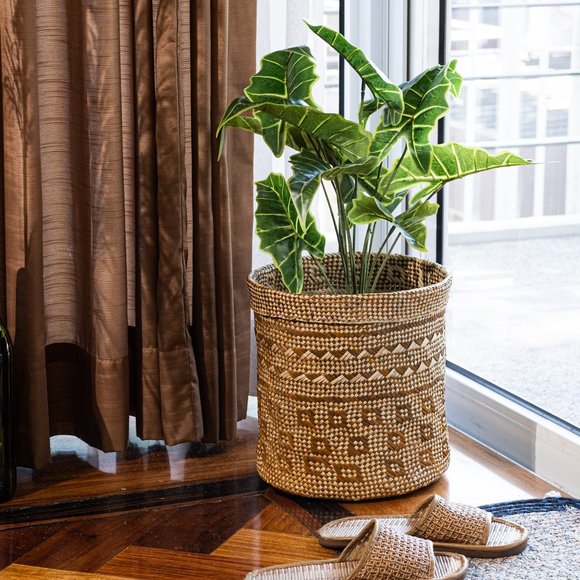 Hand woven colorful rattan seagrass planter in gold and brown or blue and purple - Picture 1 of 4
